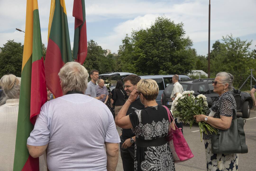 V. Šustauskas išlydėtas į amžinojo poilsio vietą