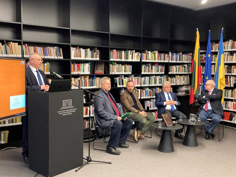 Pristatytas šimtmečio senumo Lietuvos užsienio politikos dokumentų rinkinys
