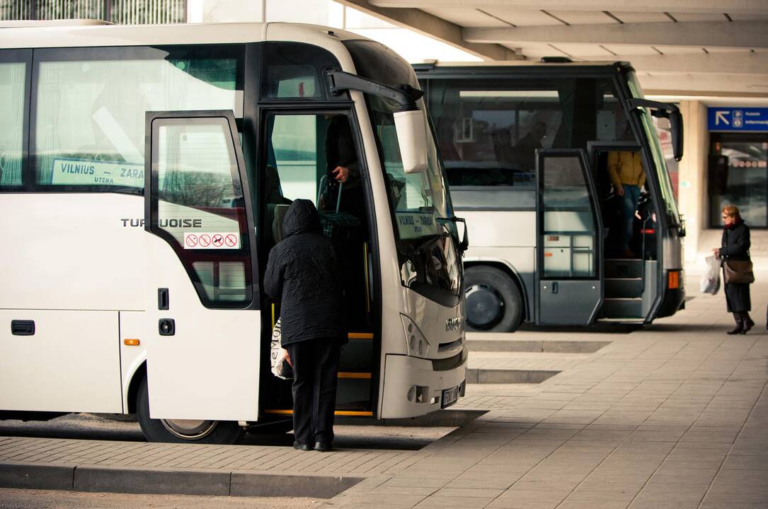 Pritaria lengvatoms moksleiviams vykstant priemiestiniais autobusais