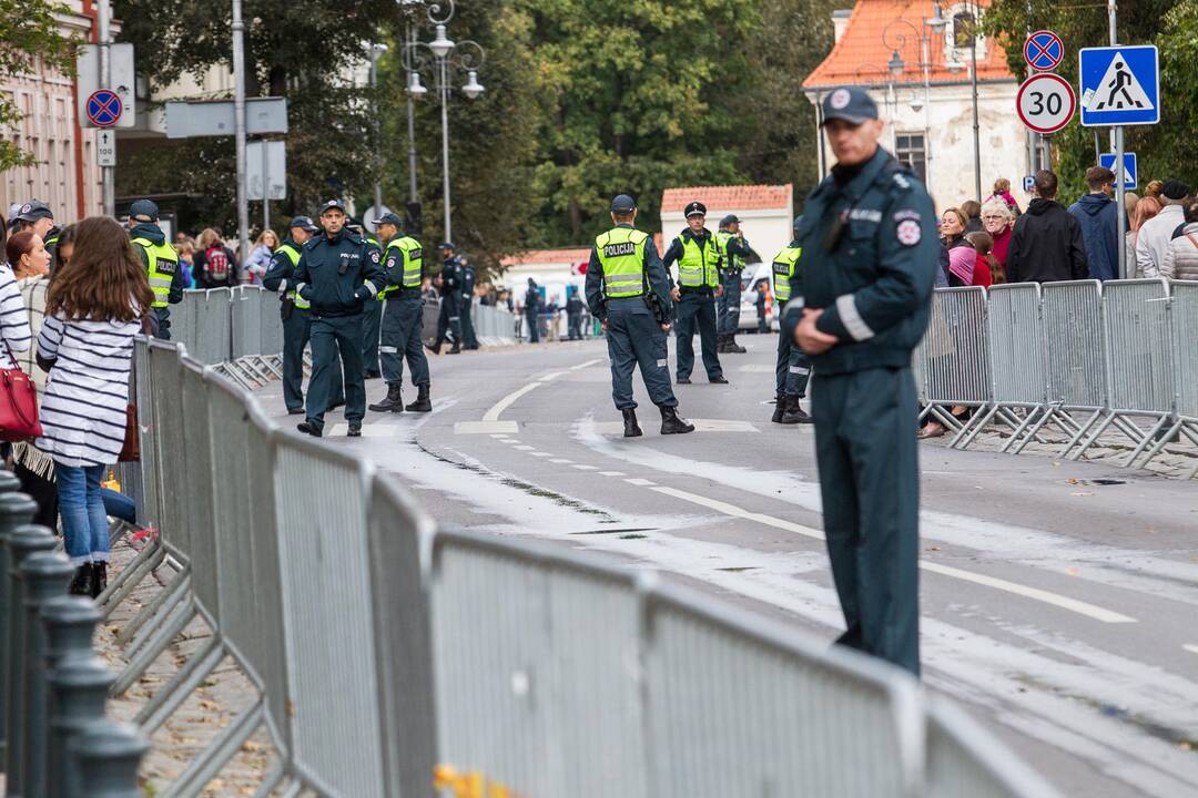 Popiežiaus kelionė iki Katedros aikštės