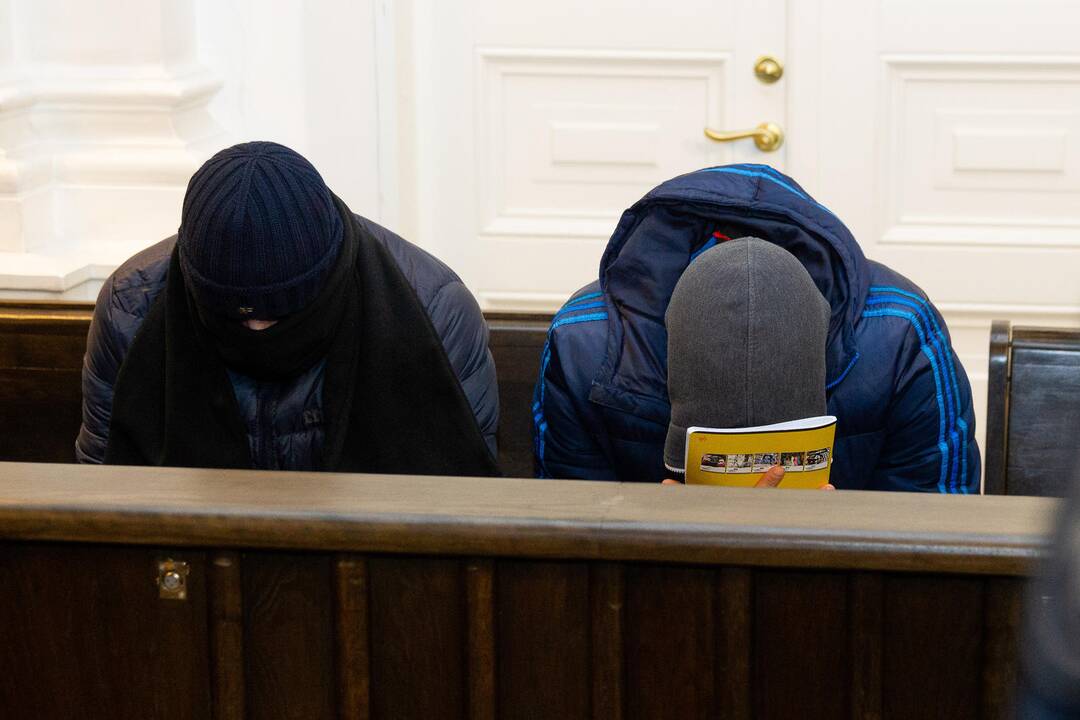 Teisiama pavojinga kalinių gauja