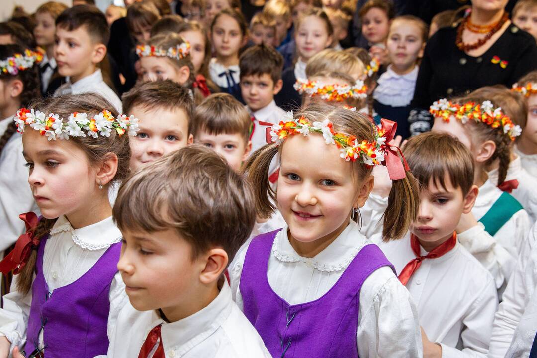 J. Basanavičiaus skulptūra padovanota progimnazijai