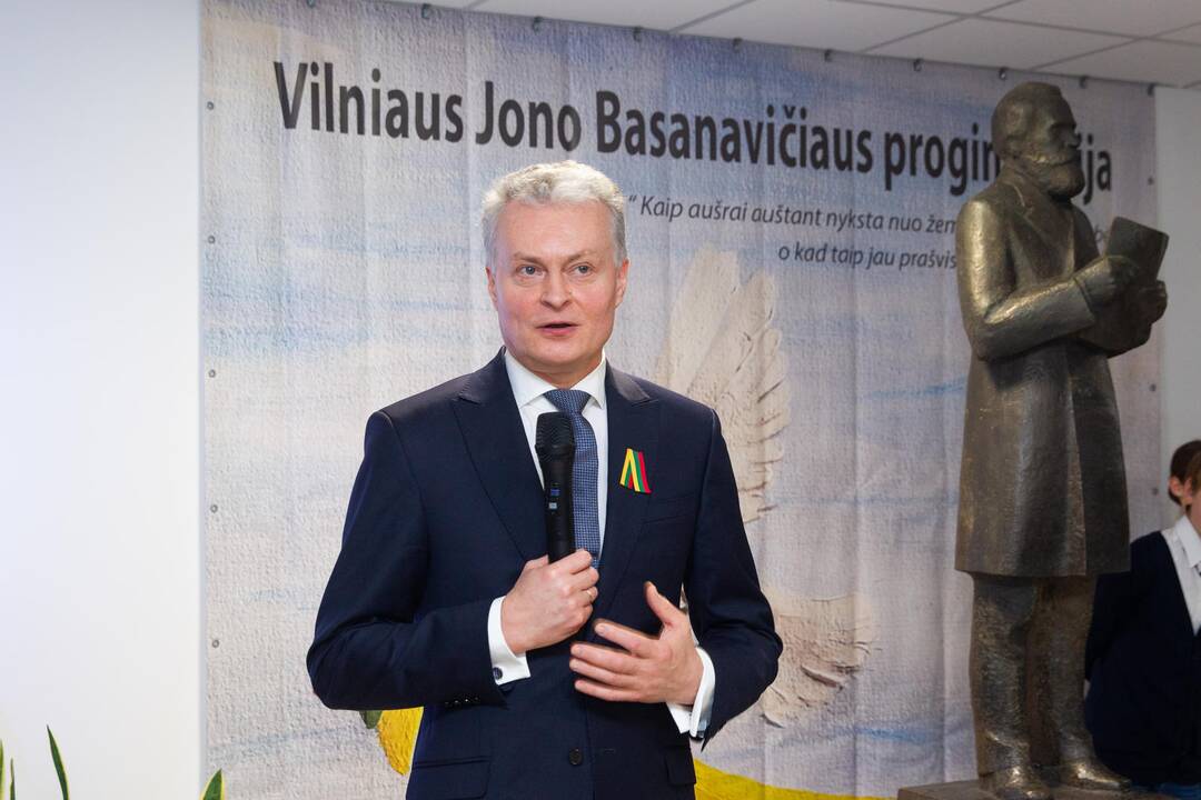 J. Basanavičiaus skulptūra padovanota progimnazijai