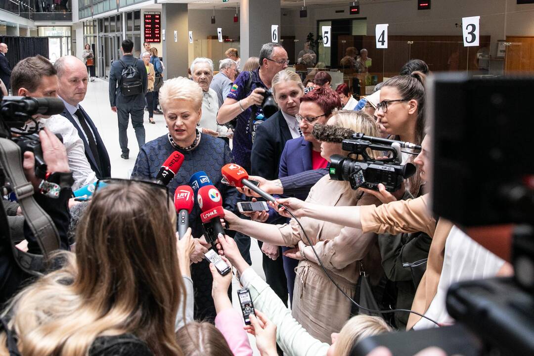 Iš anksto balsavo prezidentė D. Grybauskaitė