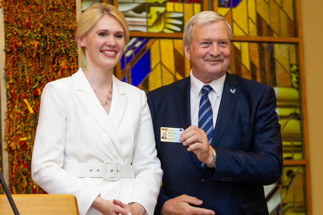 Pažymėjimus gavo naujieji europarlamentarai