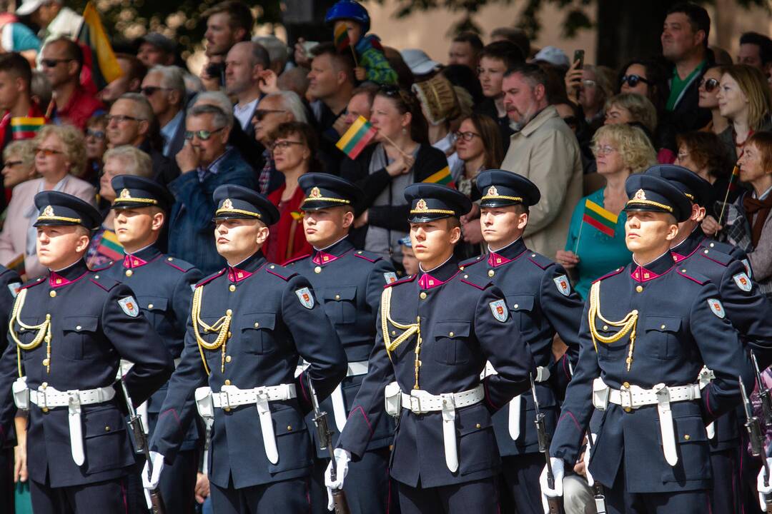 Vėliavų pakėlimo ceremonija S. Daukanto aikštėje