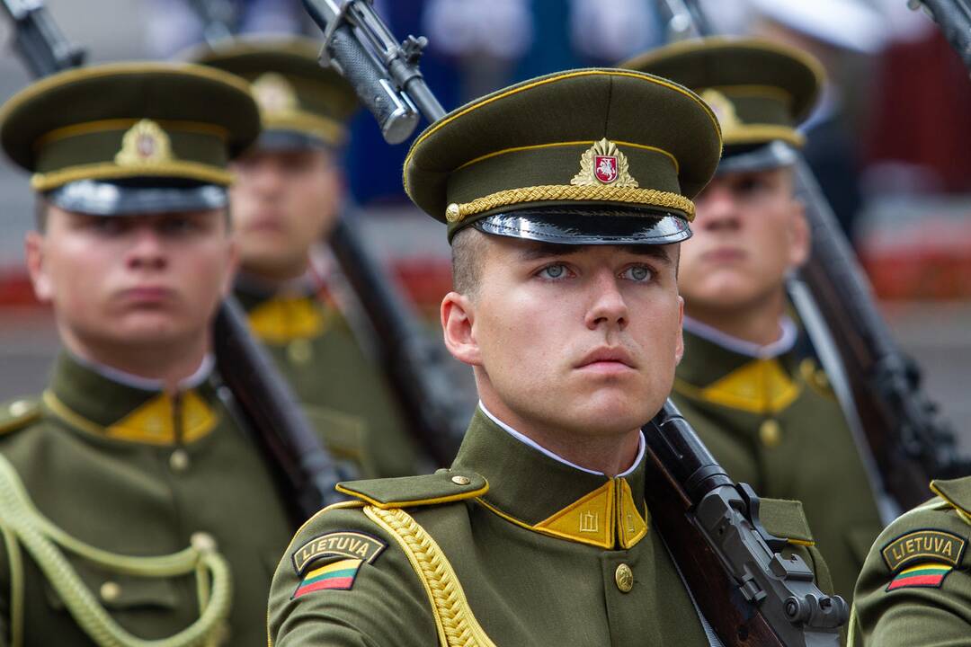 Vėliavų pakėlimo ceremonija S. Daukanto aikštėje