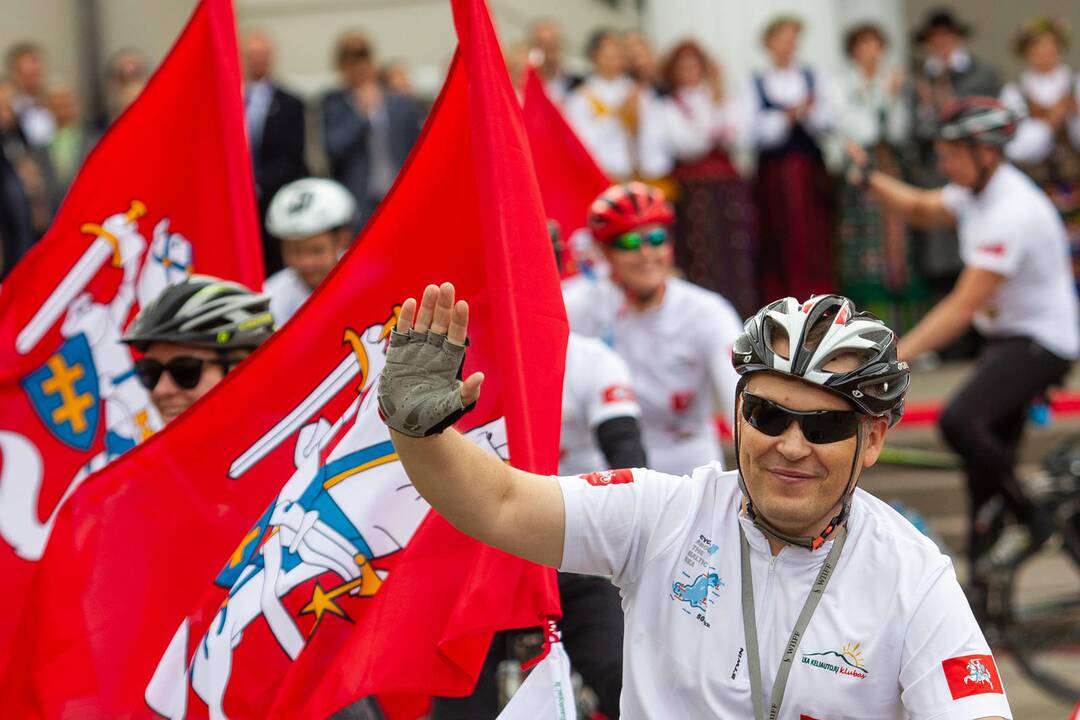 Vėliavų pakėlimo ceremonija S. Daukanto aikštėje