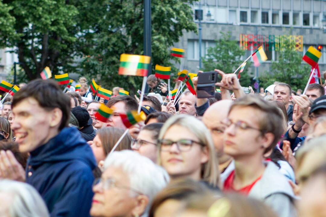 Lukiškių aikštėje giedamas Lietuvos himnas