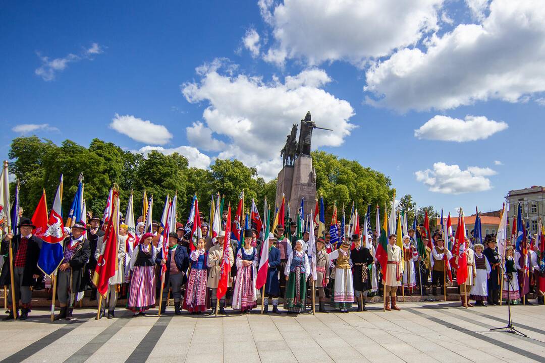 Miestų ir miestelių vėliavų pagerbimo ceremonija