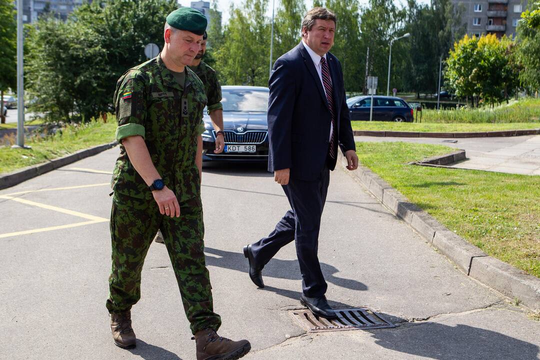 Sausumos pajėgų vado pareigų perdavimo ceremonija