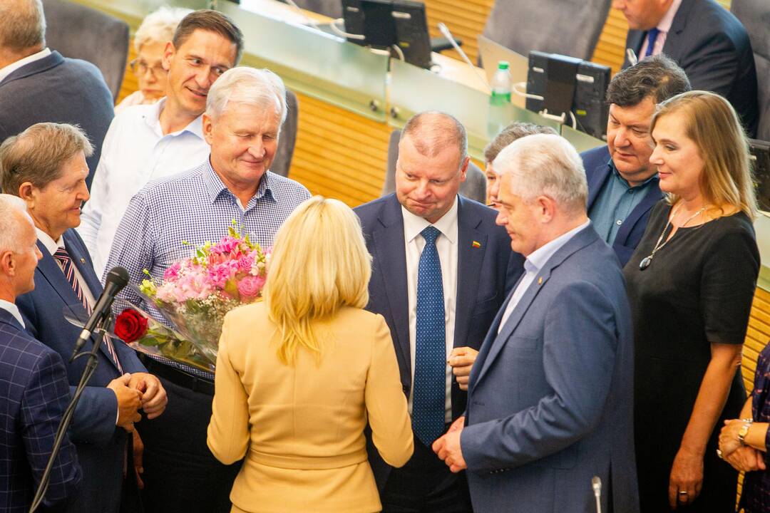 Prisiekė trys nauji ministrai