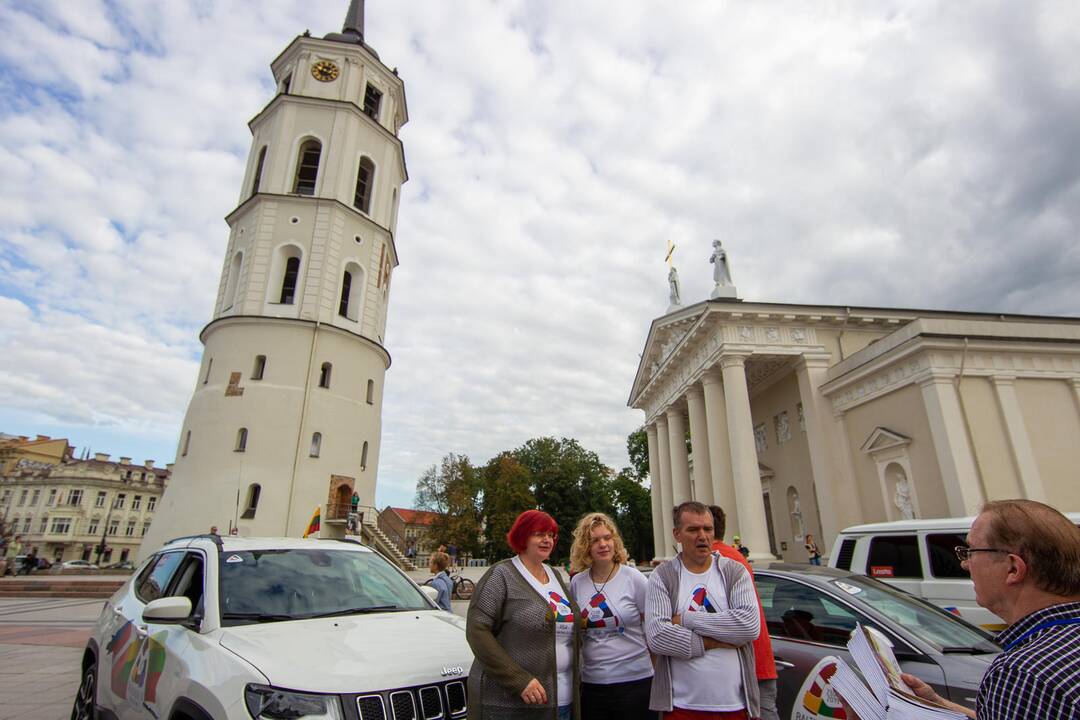 Į Taliną pajudės automobilių kolona