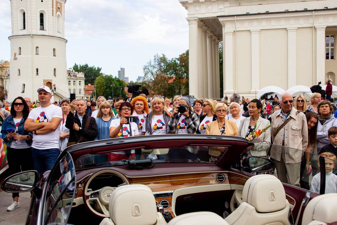 Į Taliną pajudės automobilių kolona