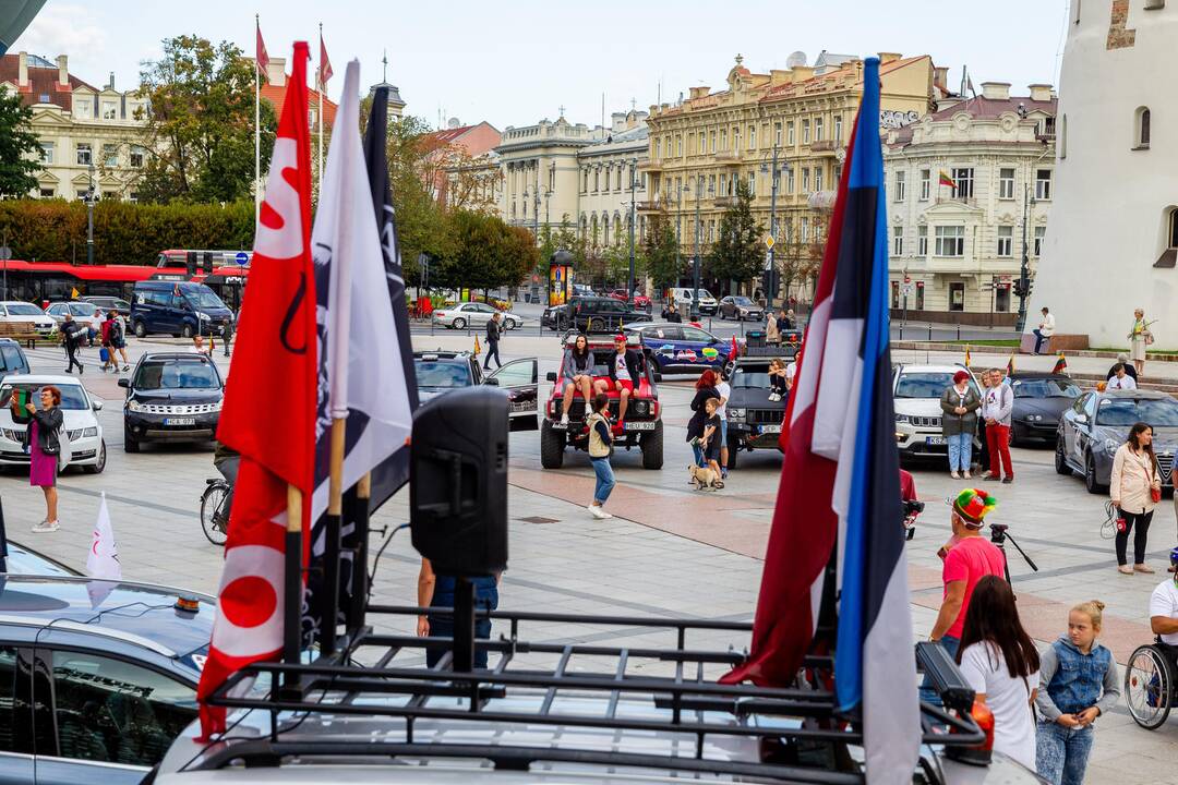 Į Taliną pajudės automobilių kolona