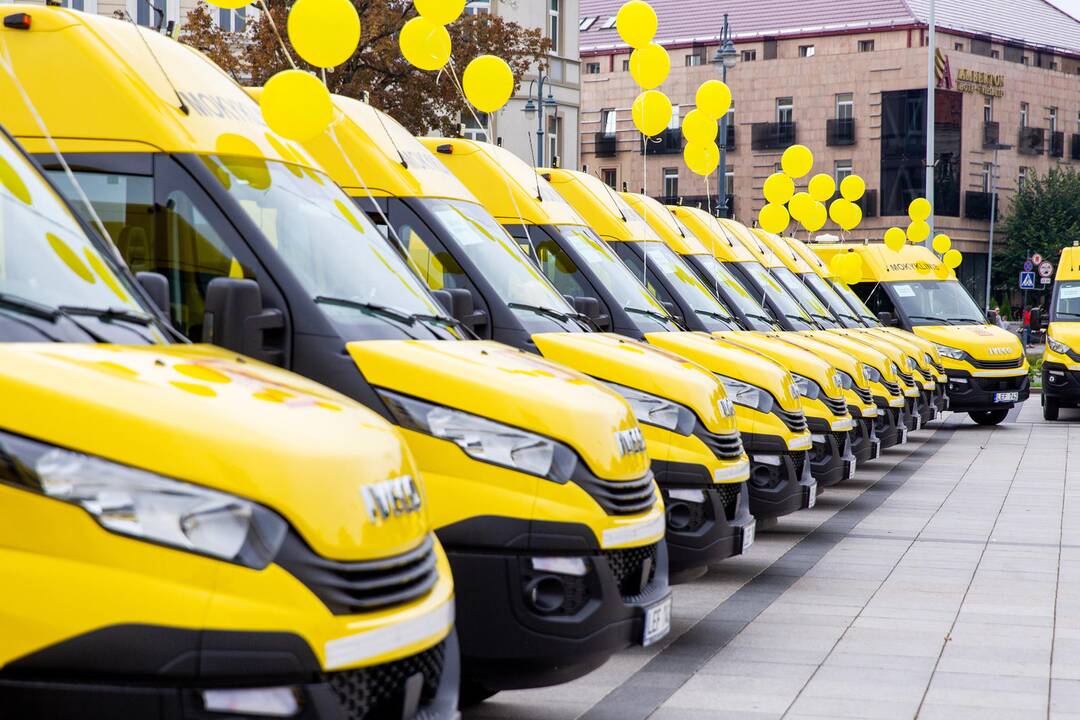 Nauji autobusiukai perduoti mokykloms