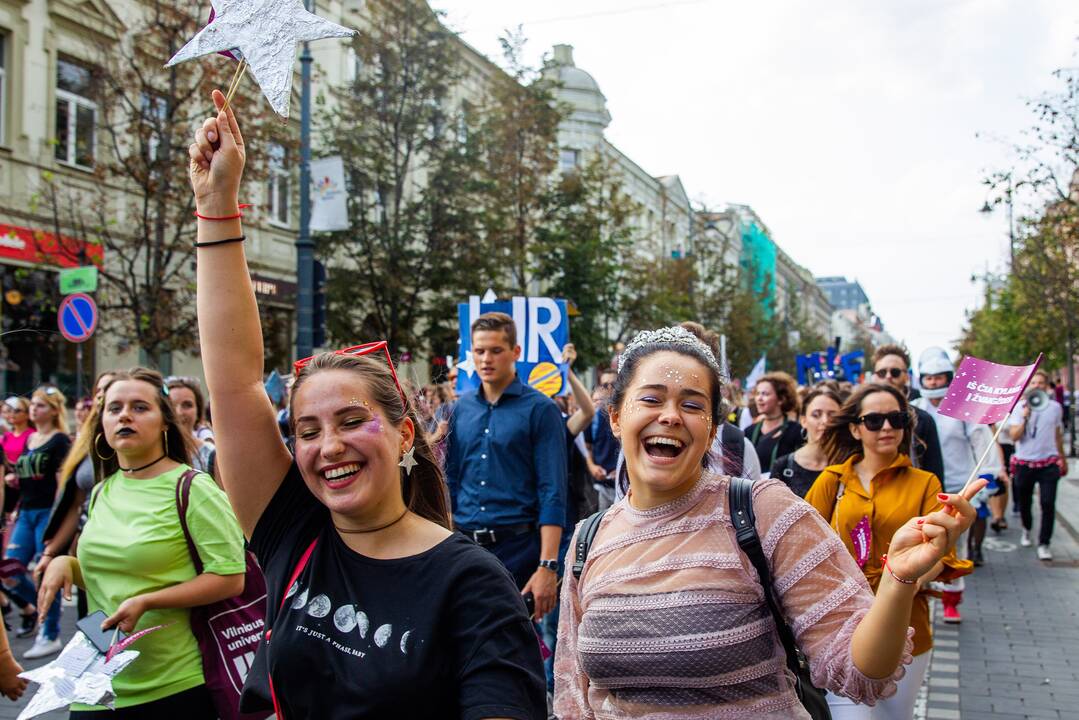 Sutartis su aukštosiomis mokyklomis pasirašė 17 tūkst. jaunuolių: daugiausia studijuos VU