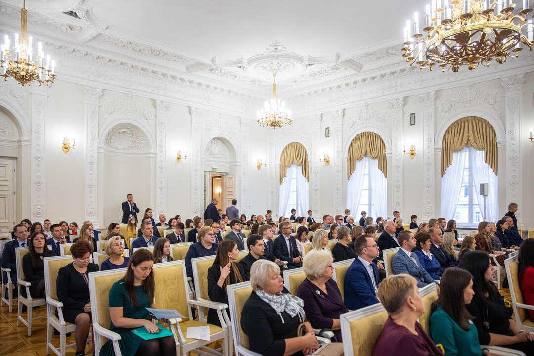 Konstitucijos egzamino nugalėtojų apdovanojimai
