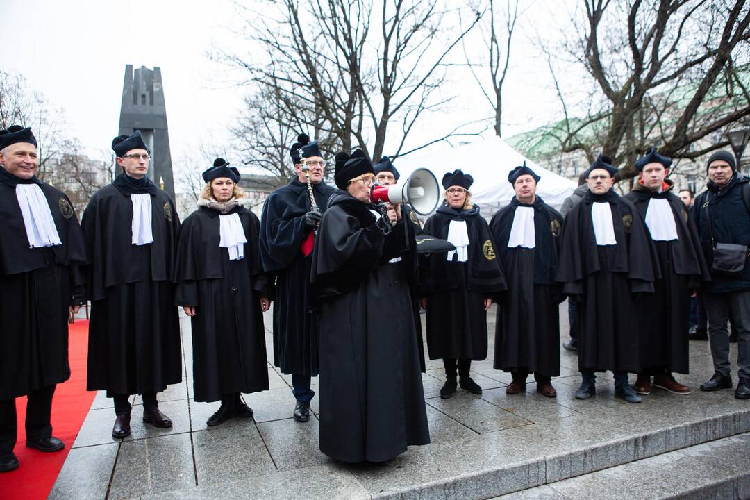 VU akcija: dalijo „Diplomus už Ačių"