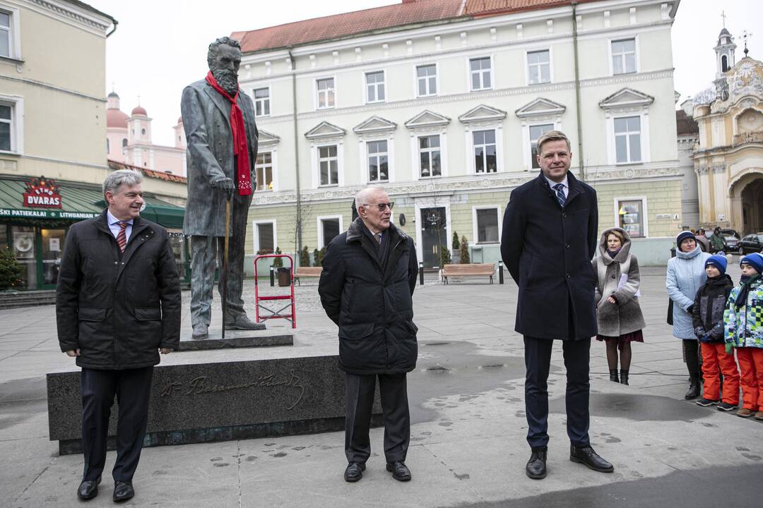 Kroatai J. Basanavičių papuošė kaklaraiščiu