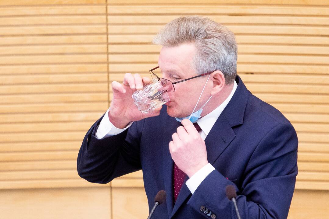 Prokuratūra nutraukė tyrimą dėl buvusio susisiekimo ministro Jaroslavo Narkevičiaus elgesio.