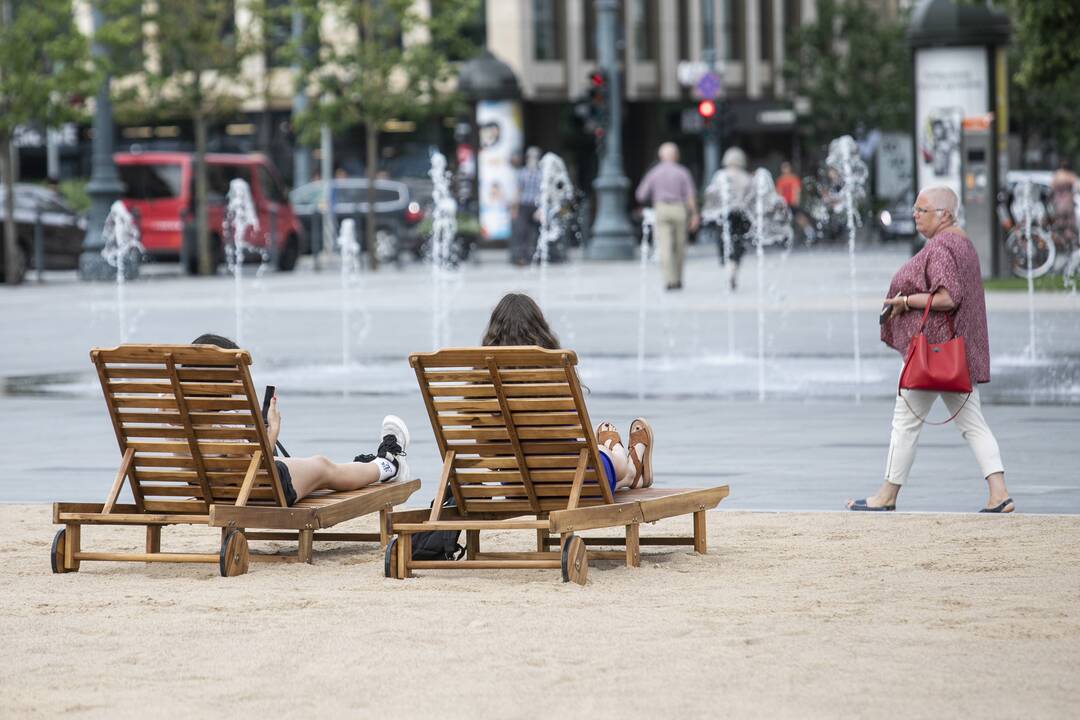 Lukiškių aikštėje atidarytas paplūdimys