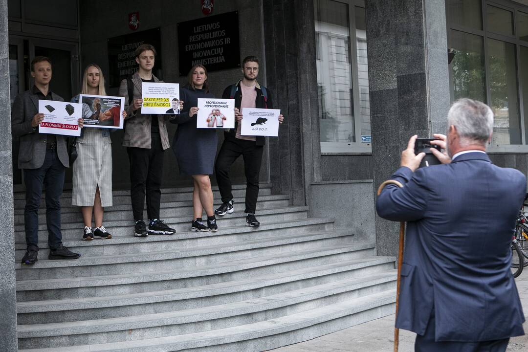 Jaunųjų konservatorių lyga surengė protestą