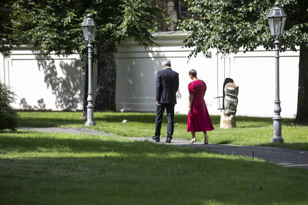 Į Lietuvą atvyko Estijos prezidentė