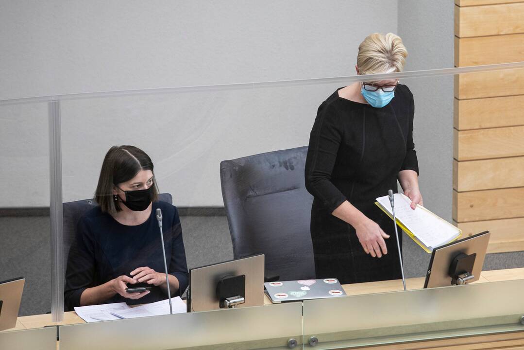 Seimui pateikta naujosios Vyriausybės programa. Ministrų kabinetas gaus įgaliojimus veikti, kai jį patvirtins Seimas, tai gali įvykti ketvirtadienį.
