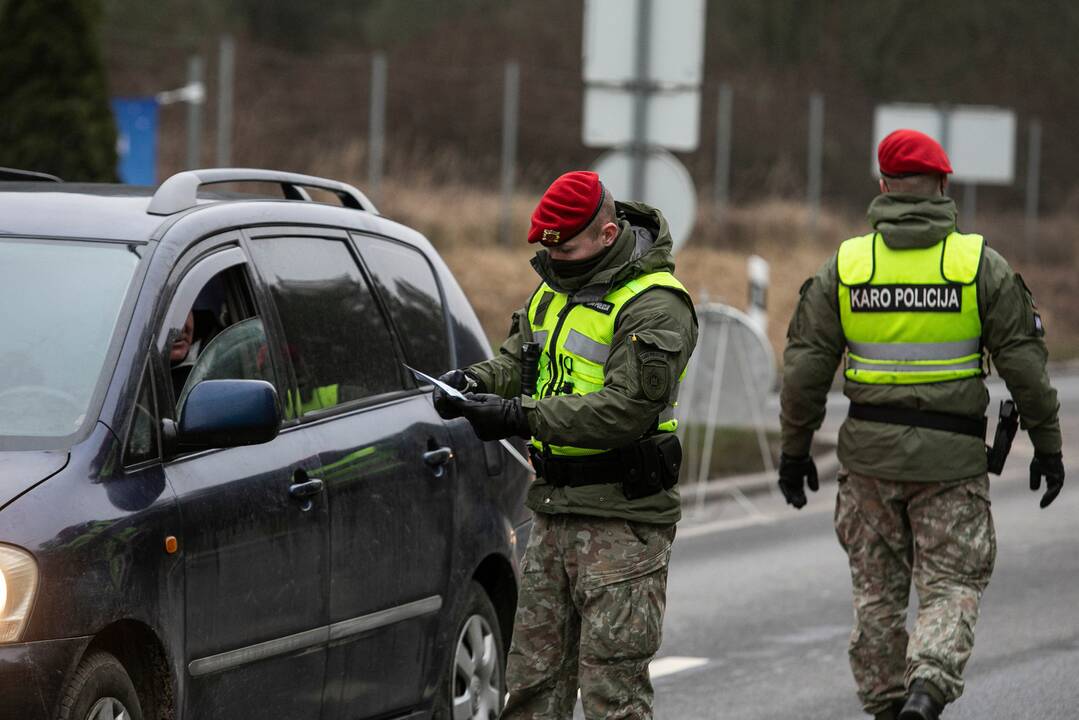 Keičia tvarką: įves dar vieną ribojimą dėl keleivių automobilyje skaičiaus