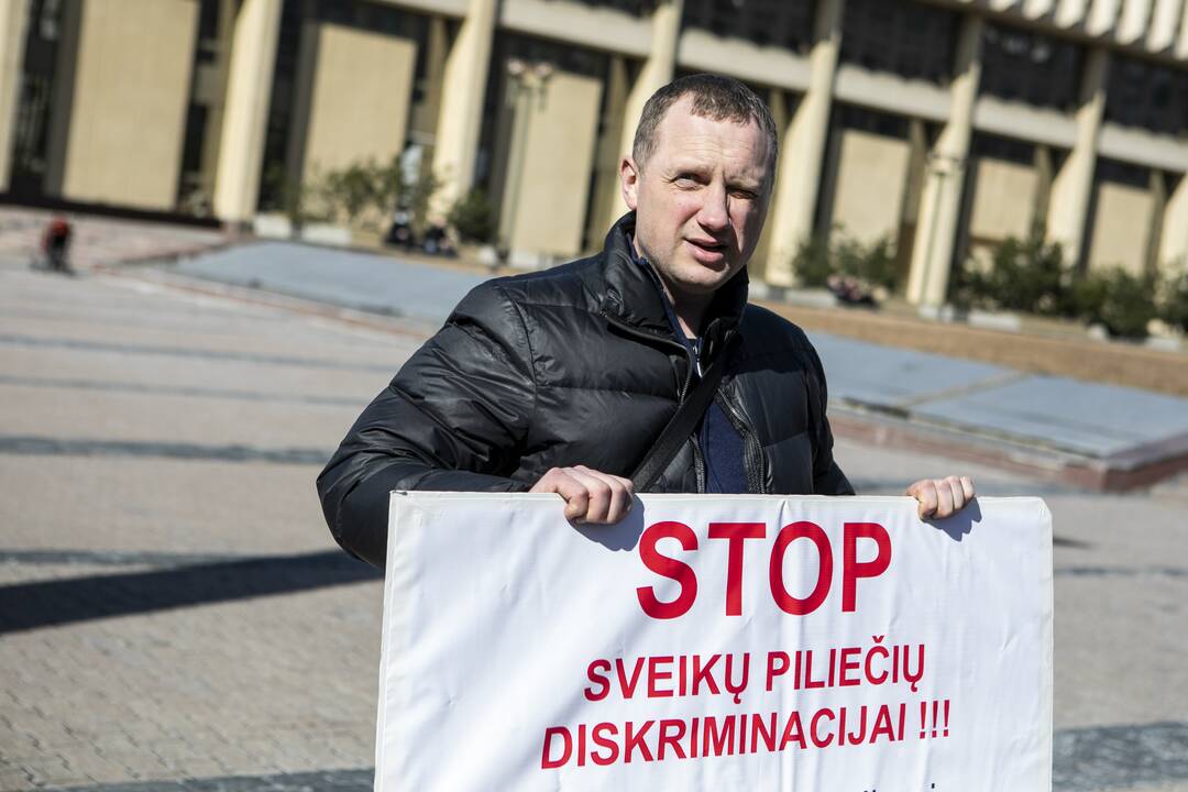 Protestas prieš vakcinas ir karantiną prie Seimo