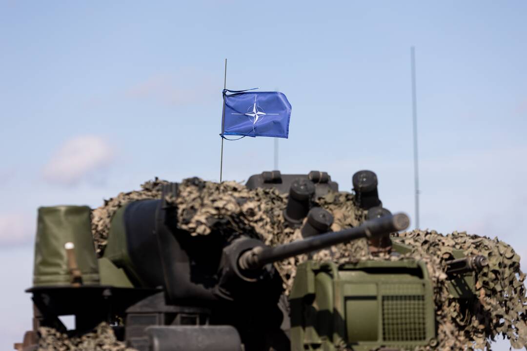 Premjerė aplankė NATO karius