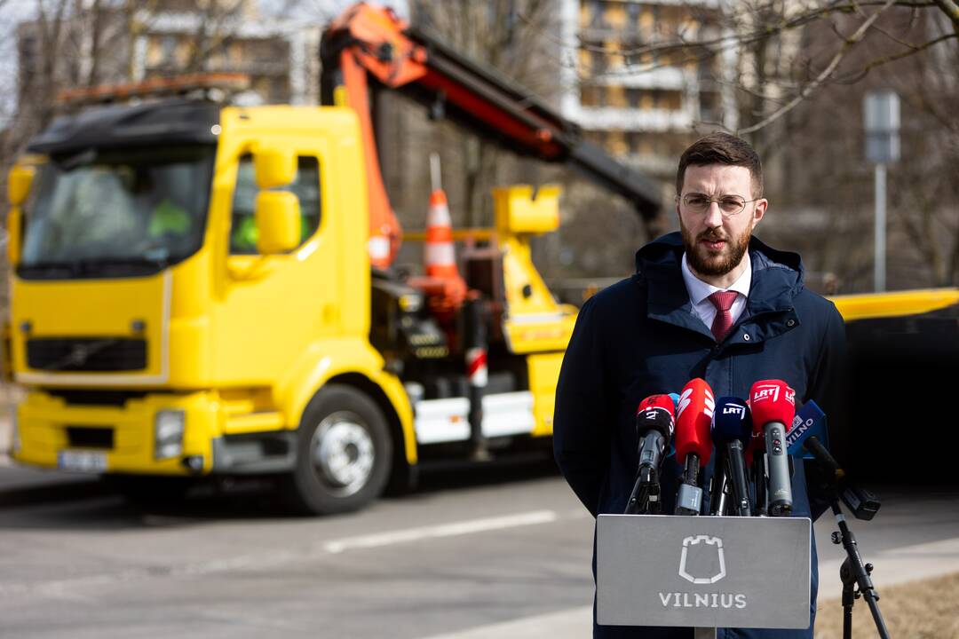 Spaudos konferencija dėl automobilių nutempimo