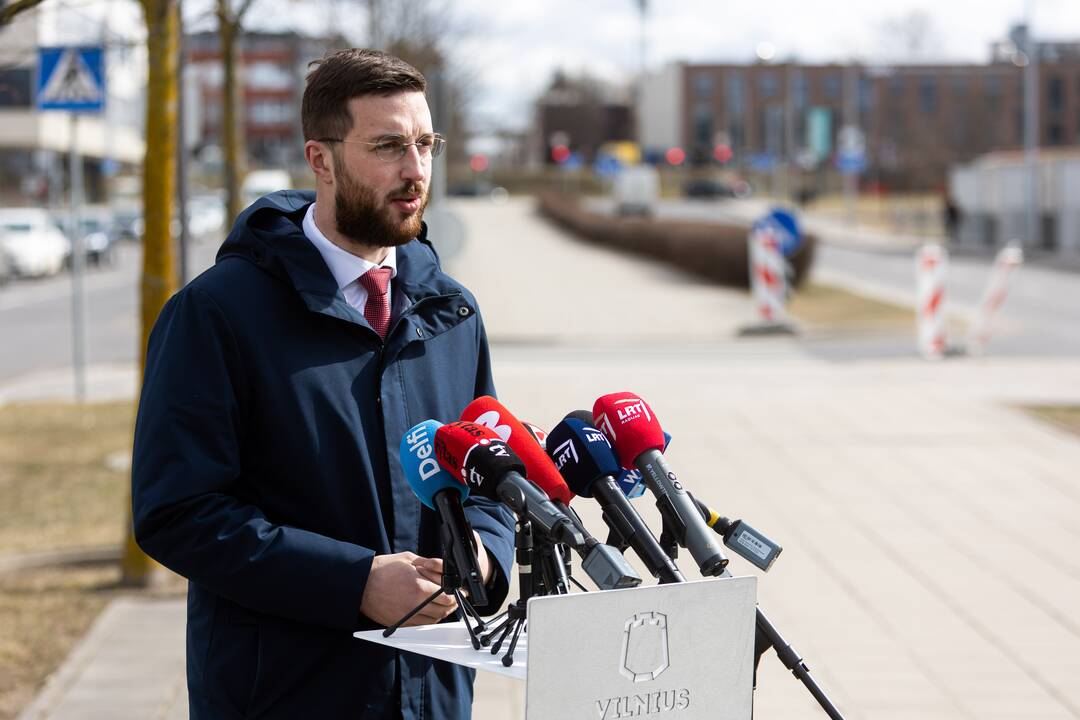 Spaudos konferencija dėl automobilių nutempimo