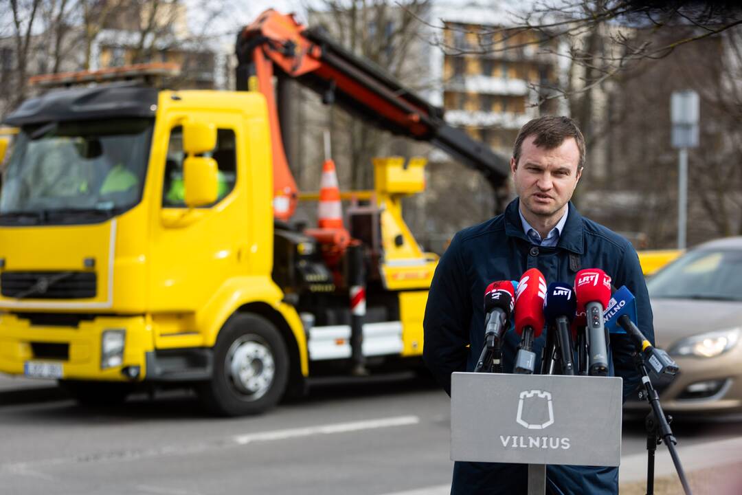 Spaudos konferencija dėl automobilių nutempimo