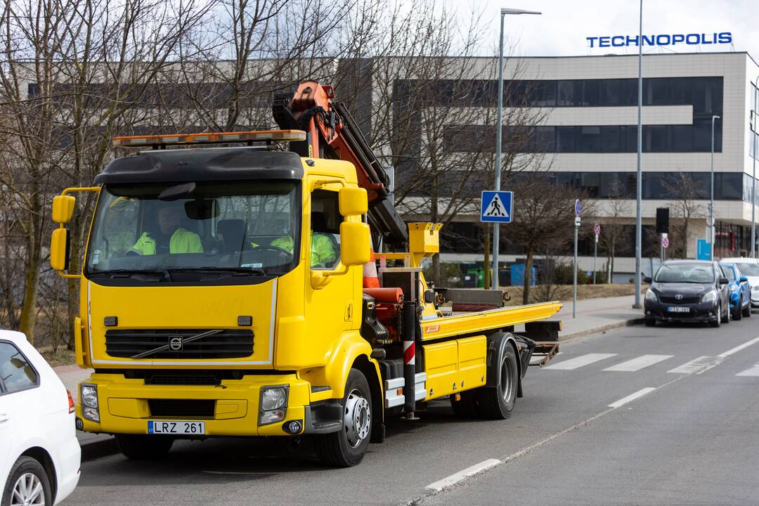 Spaudos konferencija dėl automobilių nutempimo