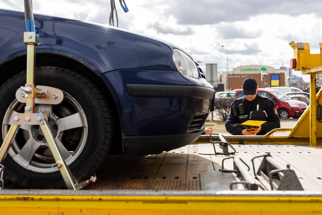 Spaudos konferencija dėl automobilių nutempimo