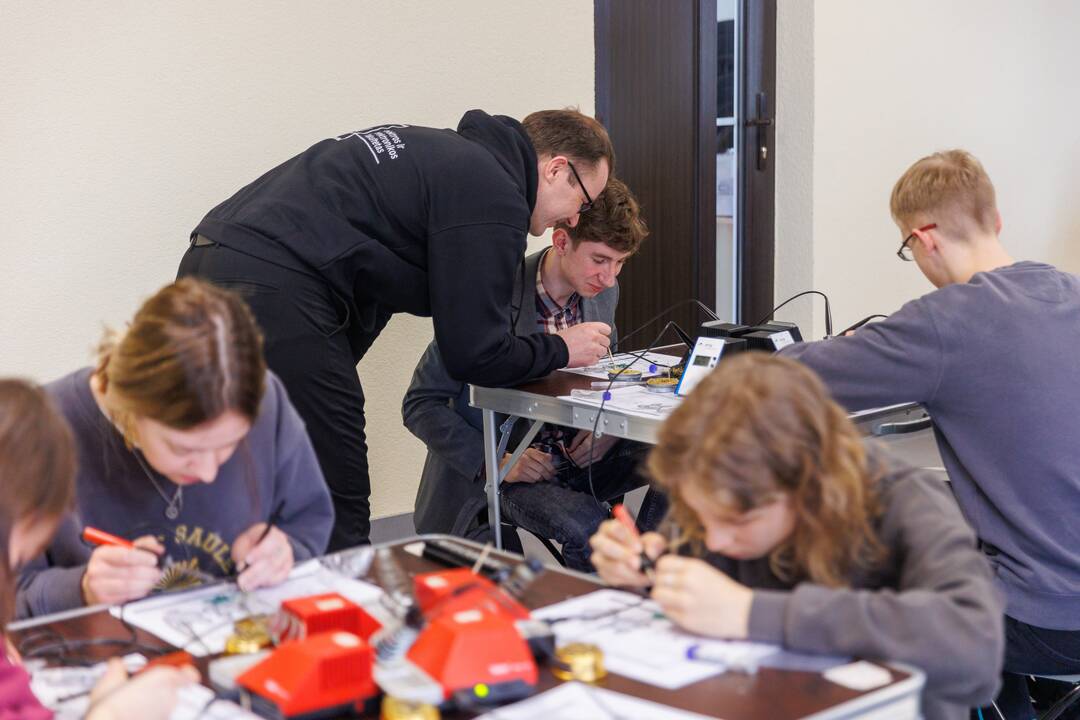 Spaudos konferencija dėl elektronikos inžinerijos studijų