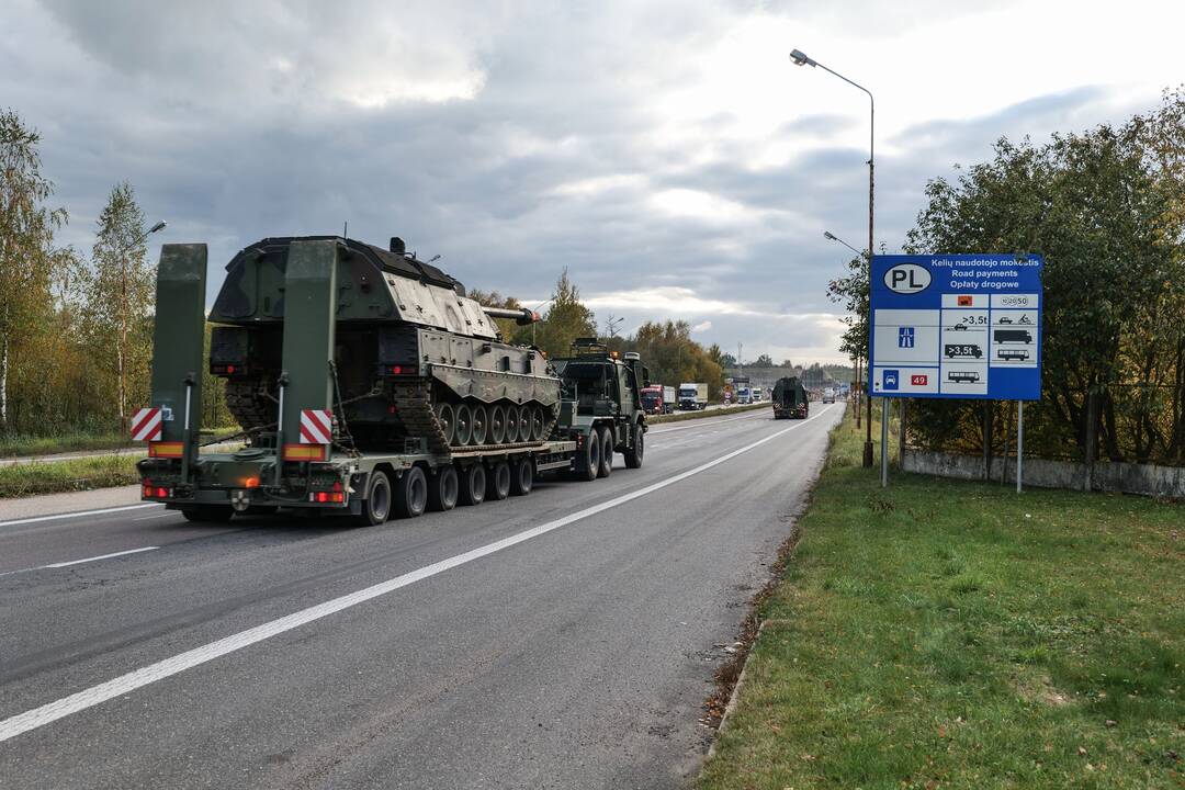 Ministras: pirmosios Lietuvoje suremontuotos vokiškos haubicos pasiekė Ukrainą