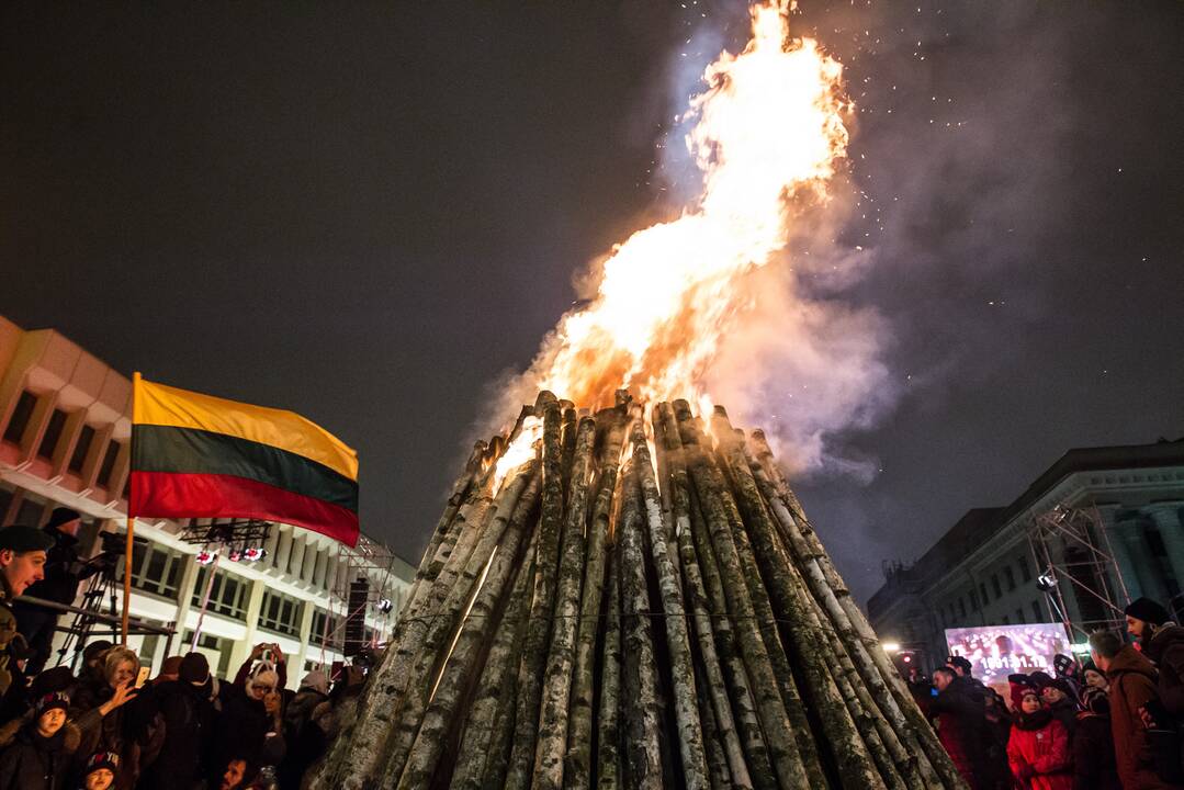 Pasitinkam Laisvės gynėjų dieną: atveriamas Sausio 13-osios memorialas, suliepsnos laužai