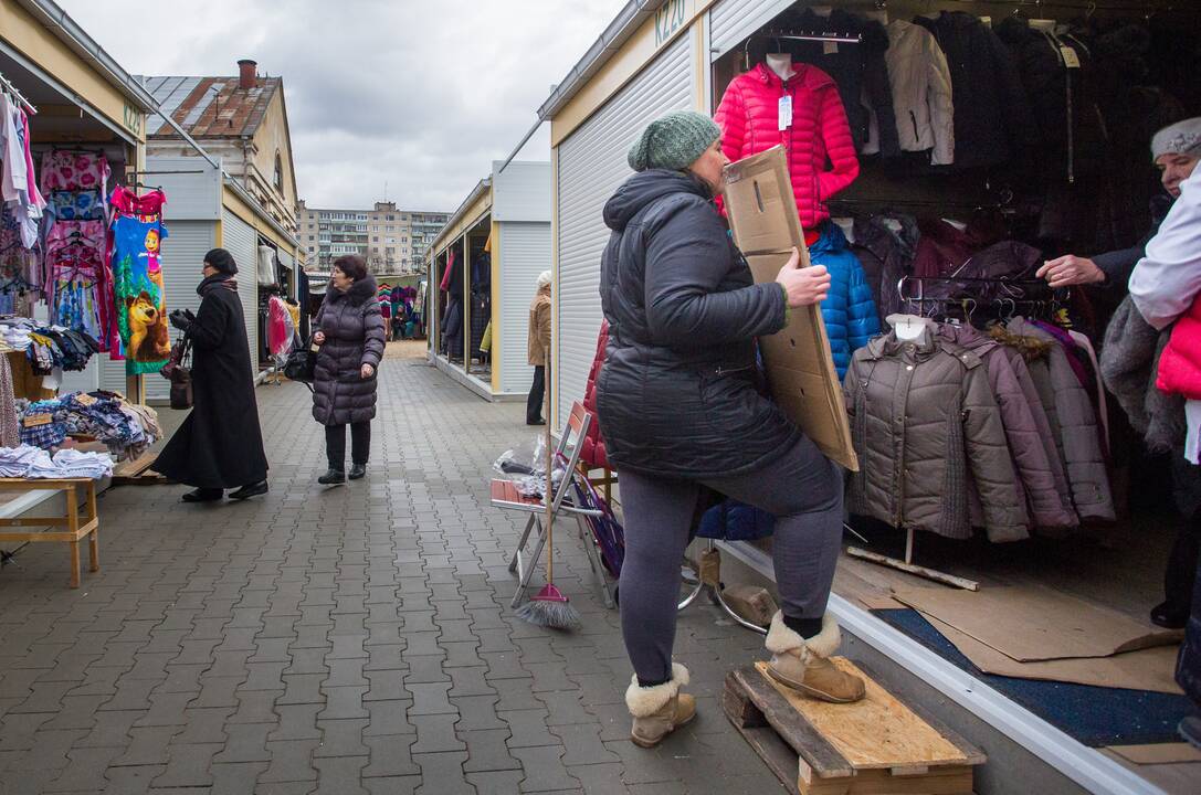 Nuo pirmadienio leista veiklą atnaujinti visiems turgaviečių prekybininkams