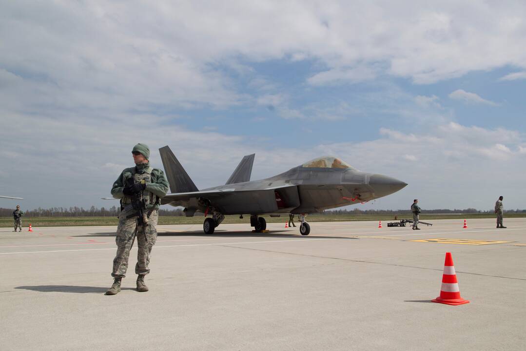 NATO naikintuvai dukart kilo atpažinti Rusijos orlaivių