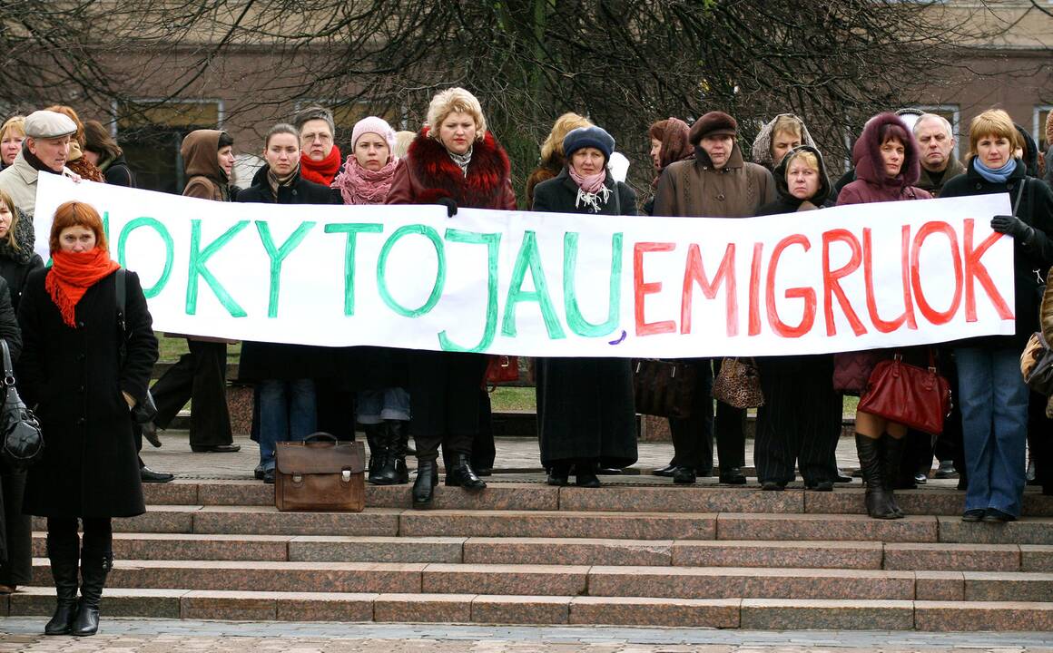 Streikas įsibėgėja: jau streikuoja 5 tūkst. mokytojų