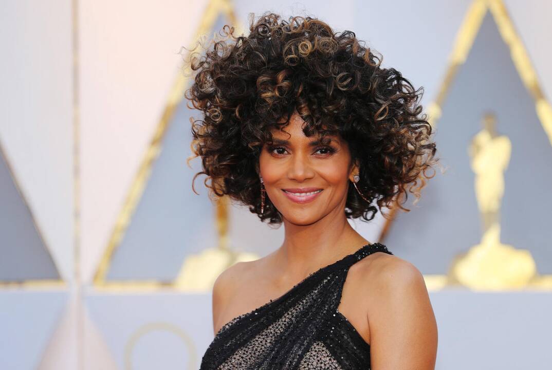 1966 m. gimė afroamerikiečių kilmės aktorė Halle Berry