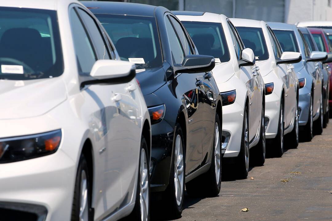 Sausį naujų lengvųjų automobilių registravimas išaugo beveik trečdaliu