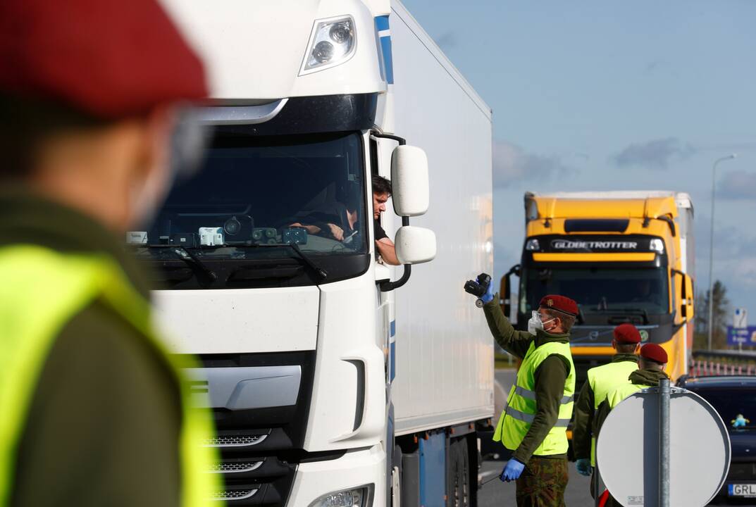 Vyriausybei siūloma nuo birželio panaikinti sienų kontrolę su Latvija