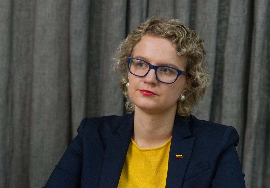 Siūlo atsisakyti baudų nepranešusiems apie įgytą kitą pilietybę