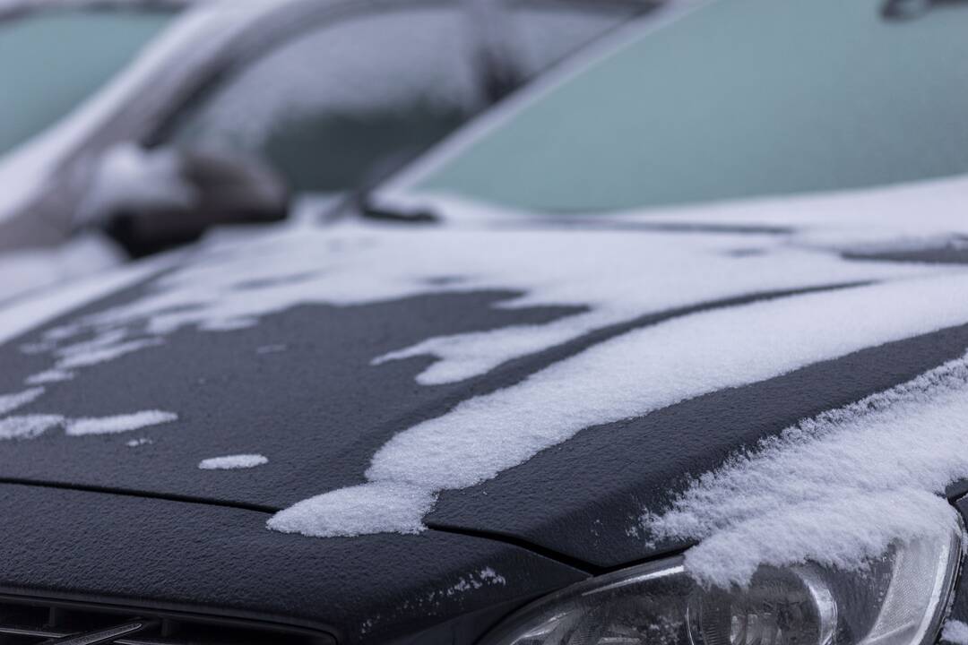 Lietuvoje eismą apsunkino plikledis