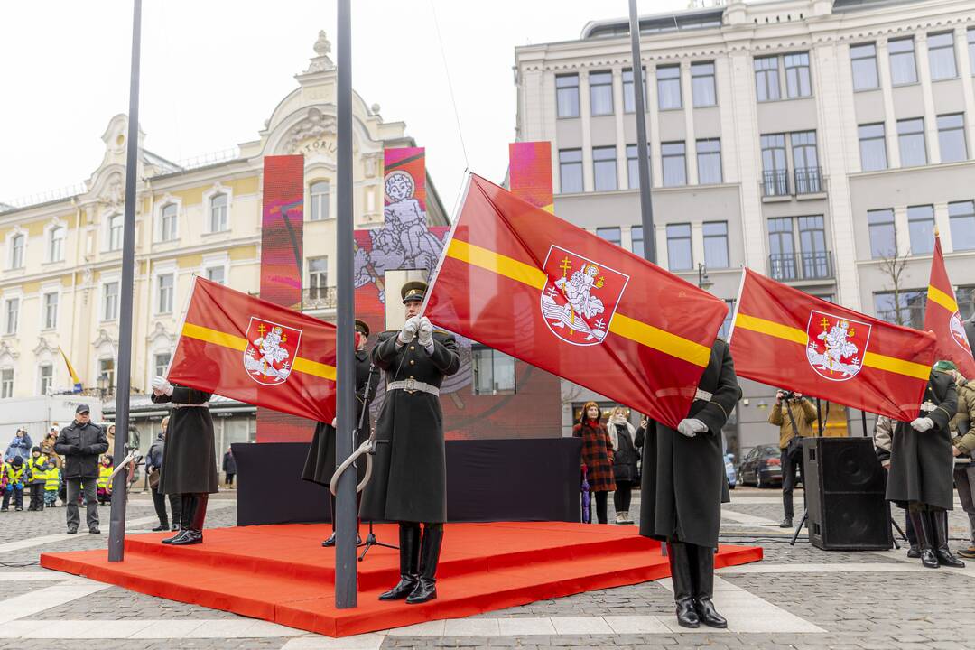 Vilniuje – iškilminga vėliavų pakėlimo ceremonija