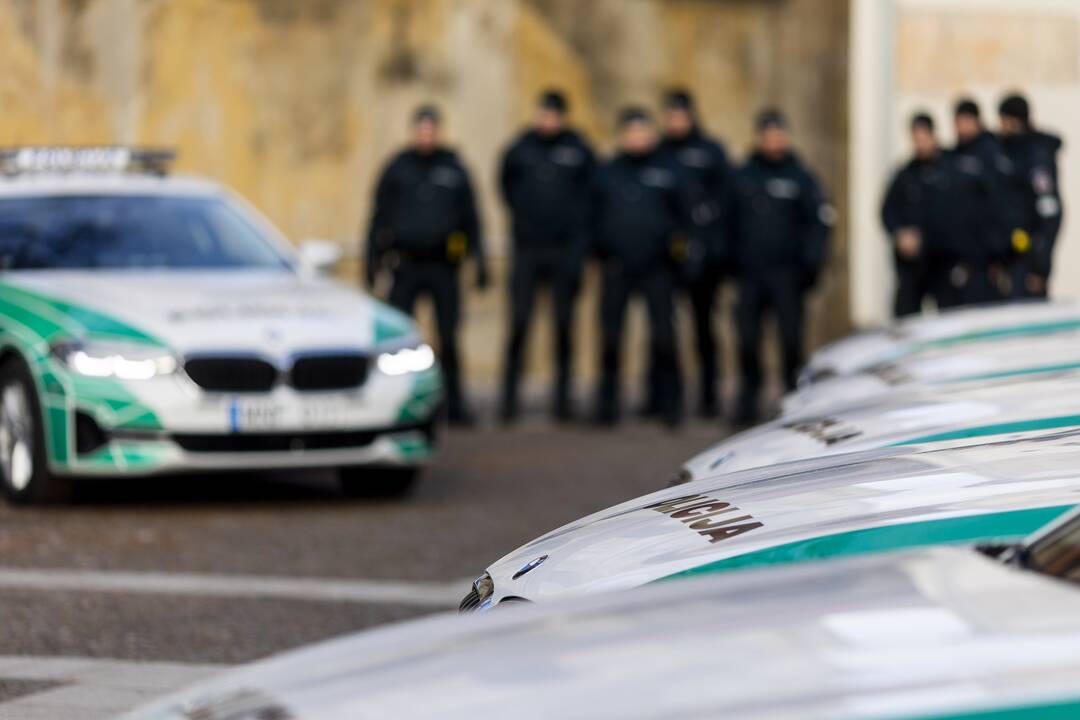 Policijai perduota NATO viršūnių susitikimui įsigytų automobilių